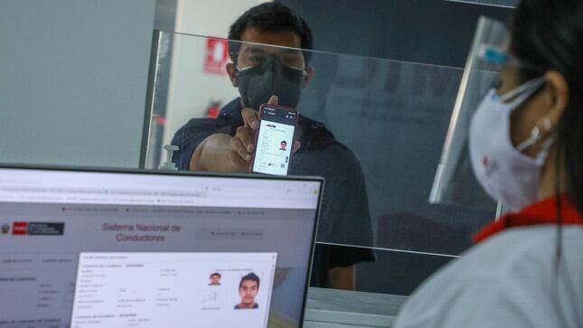 ¿Sabía que puede sacar su licencia de conducir electrónica en solo minutos? Foto: MTC