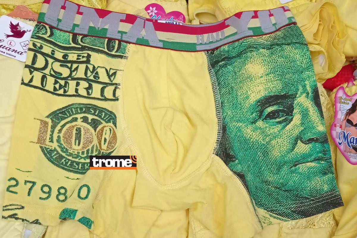 Comerciantes ofrecen trusas con ocurrentes y pícaras frases para recibir el 2023. (Entrevista: Isabel Medina / Trome)