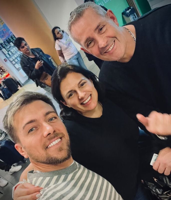 Julián Zucchi y su mamá y la pareja de esta