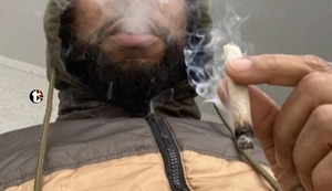 ¿Es legal consumir drogas en la vía pública?