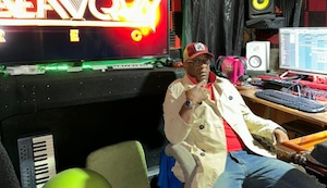 Alex El Incógnito: ‘Crear canciones me mantiene vivo’