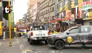¡Terror en La Victoria! Sicarios en moto asesinan a un hombre y dejan un herido al frente de la Estación Gamarra