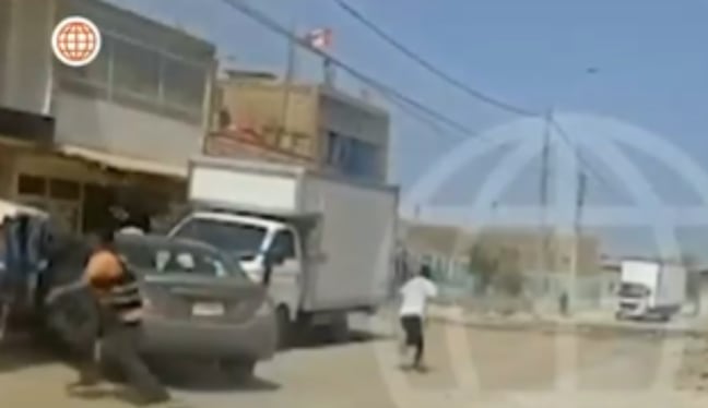 Imágenes del preciso instante del enfrentamiento entre policías y delincuentes que dejó dos muertos en Ventanilla. Foto: Captura de América Noticias