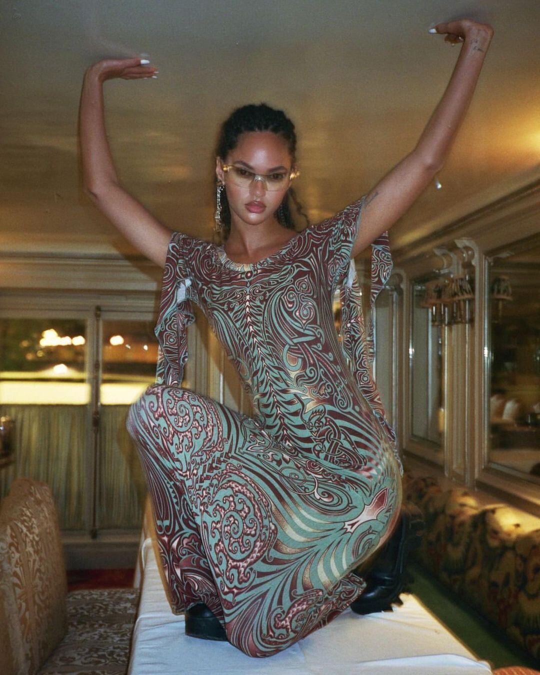 Kanye West fue captado con una mujer misteriosa, quien ha sido identificada como Kanye West . (ig: juliananalu)