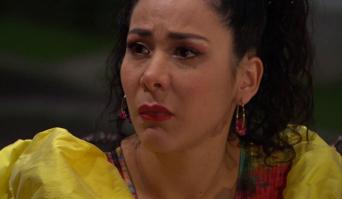 La tristeza de Teresa al escuchar el discurso de su padre por Navidad en "Al fondo hay sitio" (Foto: América TV)