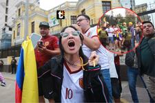 Ciudadanos venezolanos celebran y se reúnen fuera de su Embajada tras la caída de Nicolás Maduro