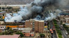 ¡Infierno en Huachipa! Voraz incendio arrasa almacén clandestino con explosiones y pone en alerta a vecinos