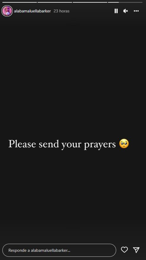 La hija de Travis Barker pidió que la gente le mande oraciones a su padre. (Foto: @alabamaluellabarker / Instagram)