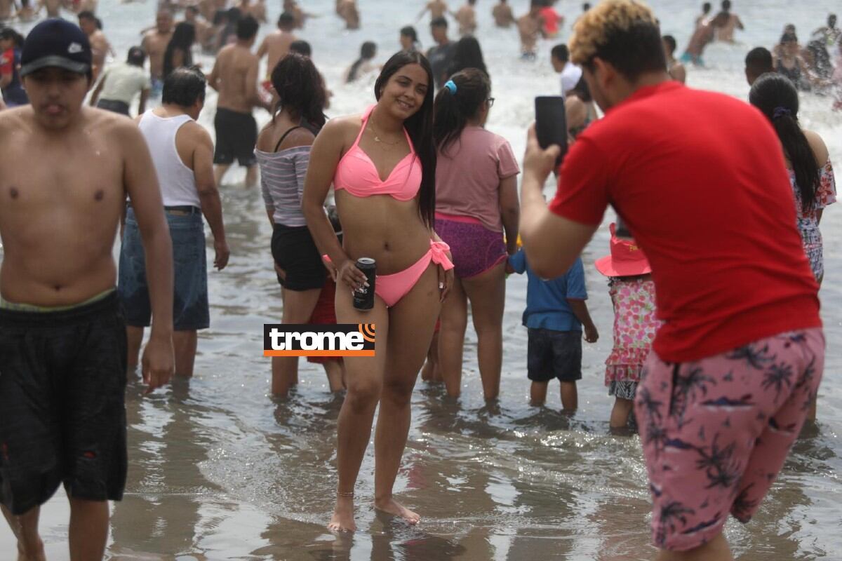 Muchas familias compartieron día playero durante el primer día del 2023. Temperatura en Lima se sigue elevando. (Foto: Julio Reaño / Trome).