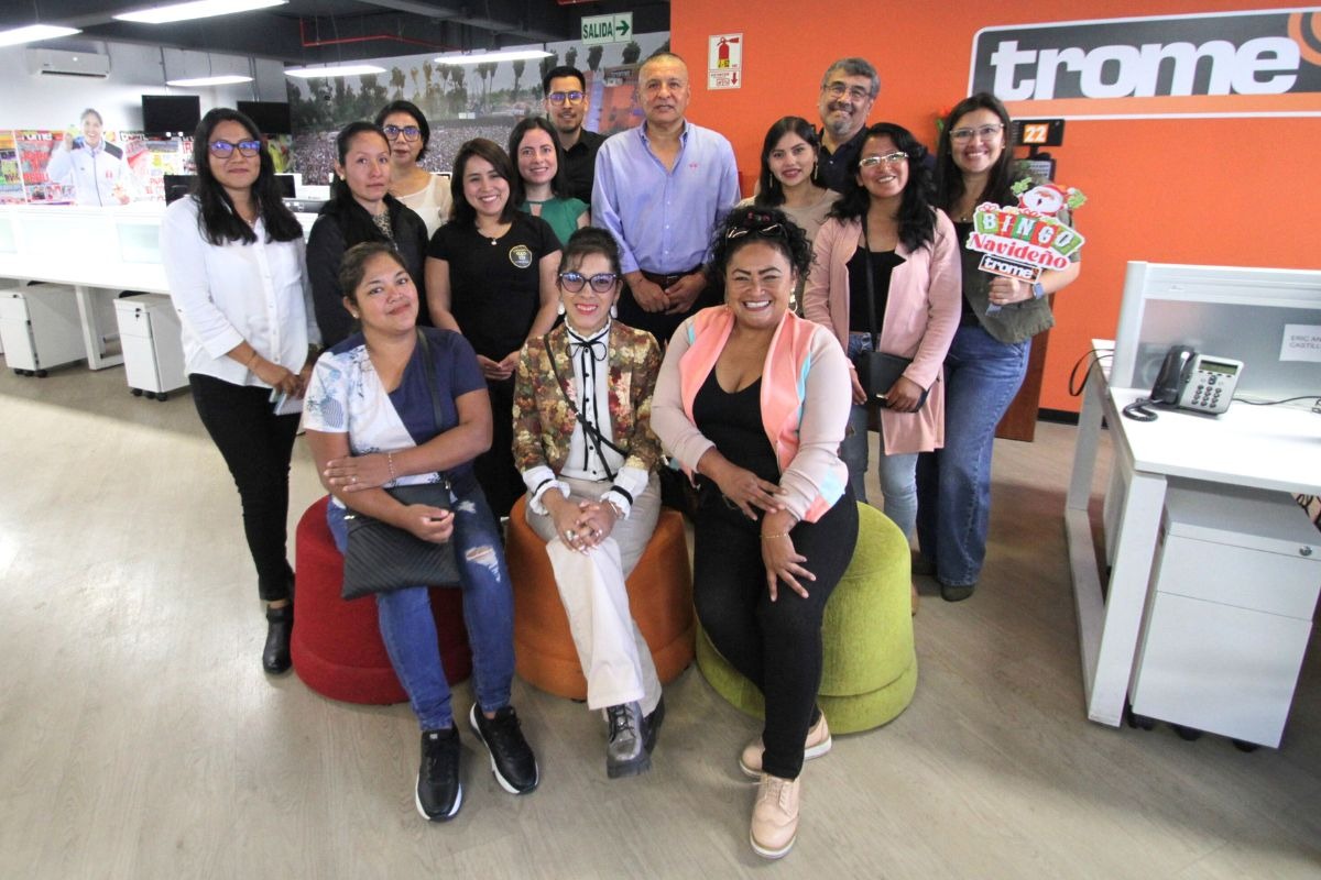 Bodegueras recorrieron instalaciones de Trome y fueron recibidas por el director Carlos Espinoza Olcay. Fotos: Alan Ramírez.