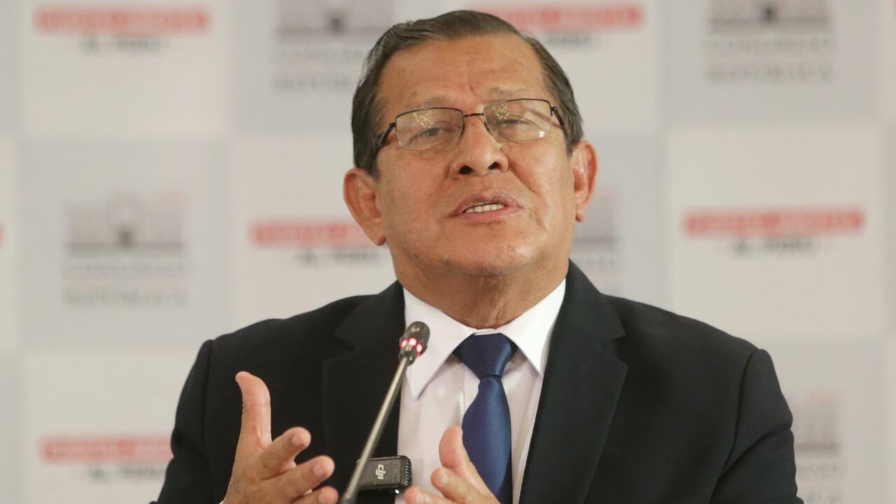 Presidente del Congreso, Eduardo Salhuana (APP), podría promulgar la norma si se vence el plazo, y Dina no adoptó ninguna decisión sobre la ley. Así lo remarca José Elice (Foto: César Bueno @photo.gec)
