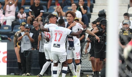 ¡Matute explota! Paolo Guerrero firma doblete y Alianza Lima vence 2-0 a Inter Miami en la Noche Blanquia...