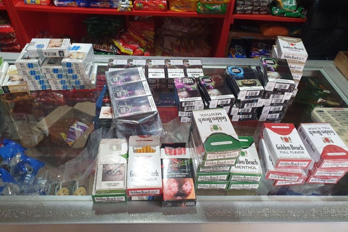 Policía decomisa gran cantidad de cigarrillos ‘bamba’ en negocio de Lince.