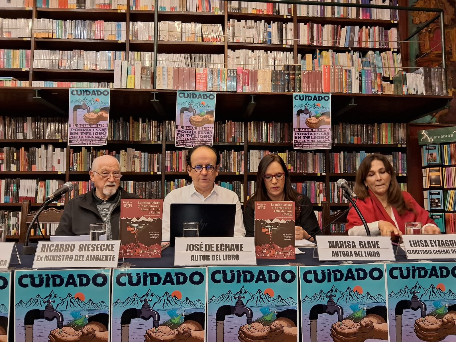 Ricardo Giesecke, José de Echave, y Marisa Glave en la presentación del libro "La mina Ariana y la amenaza al agua de Lima y Callao. Lecciones de un caso inaudito".