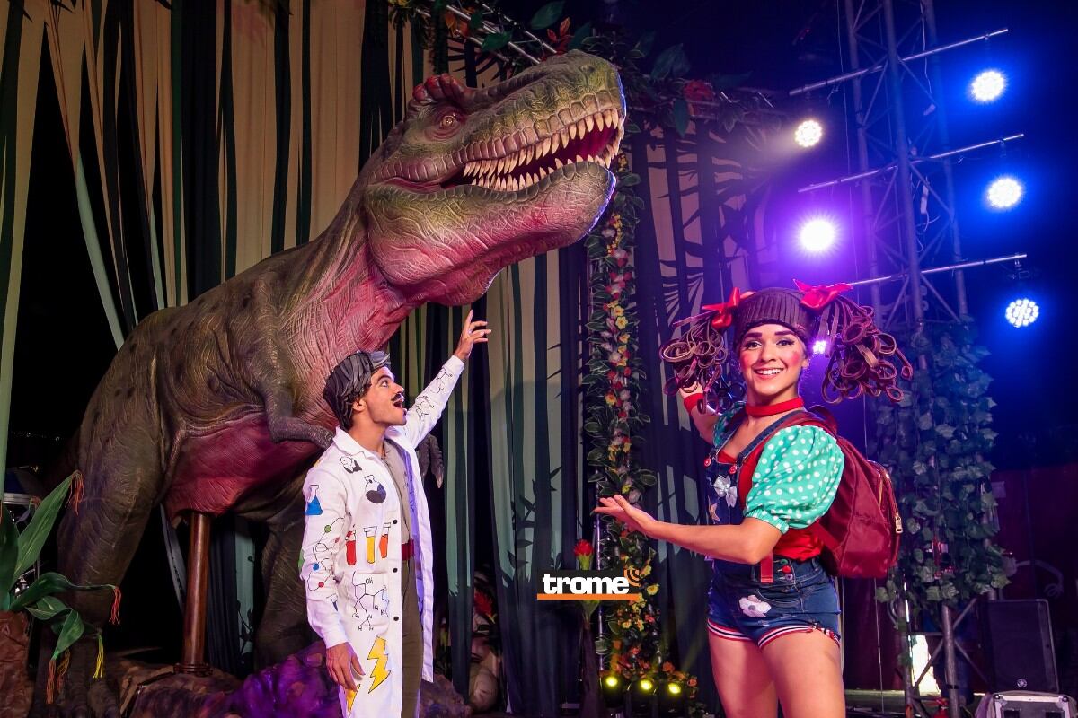 Gran aventura con dinosaurios y lo mejor de las artes escénicas (circo, teatro, danza), un científico, su asistente, un robot, seres jurásicos y más. (Tsaurios / Trome)