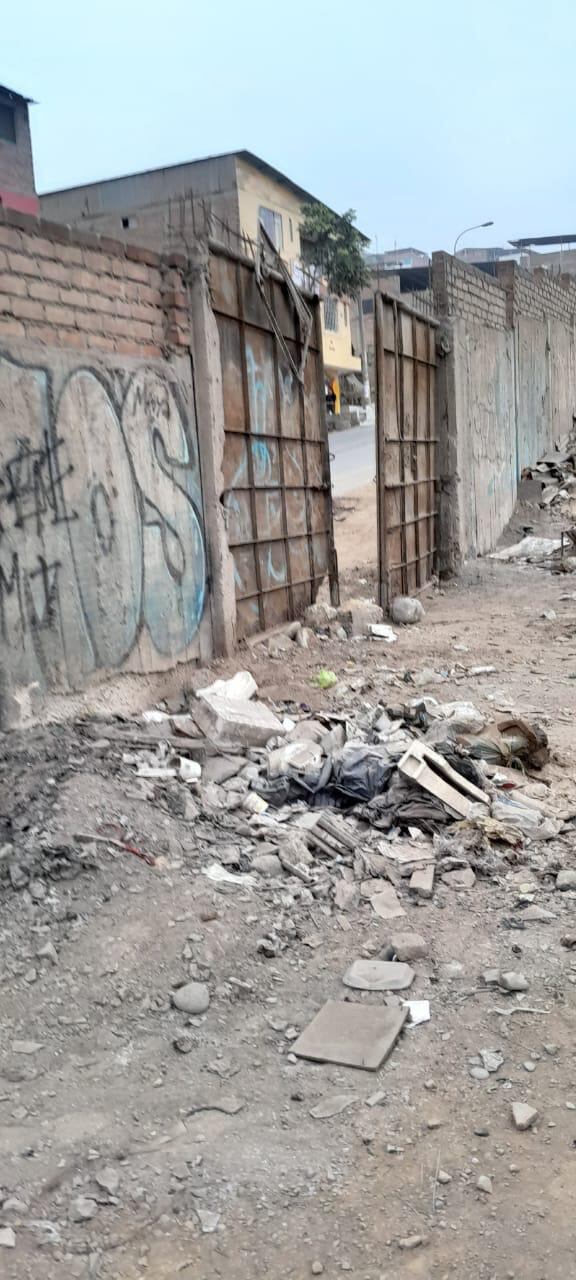 Rateros habrían fugado por una de las puertas laterales.