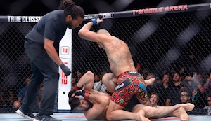 Alex Pereira arrasó con el ruso Ankalev y recuperó el título de peso semicompleto | VIDEO