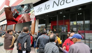 Devolución Fonavi 2024: Largas colas se registran en las agencias de Banco de la Nación para cobrar aportes | VIDEO