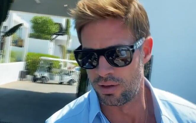 William Levy en el aeropuerto de Málaga (Foto: captura de pantalla de ‘Ya es mediodía’ de Telecinco)
