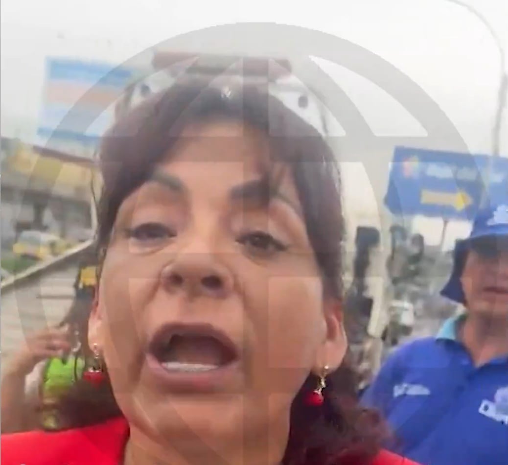 La congresista Kira Alcarraz agredió a un trabajador del SAT durante intervención en San Juan de Miraflores. (Foto: Captura Cuarto Poder)