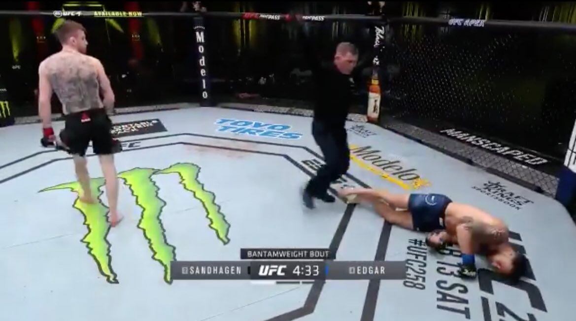 Frankie Edgar terminó inconsciente en la lona del UFC. (Redes sociales)