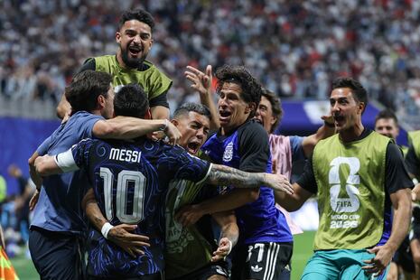 ¡De la mano de ‘D10s’! Argentina venció 2-1 a Inglaterra y está en la final del Mundial 2026