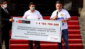 Pepitas de Trome: José Recoba mostró en el debate una foto de Pedro Castillo y Andrés Hurtado