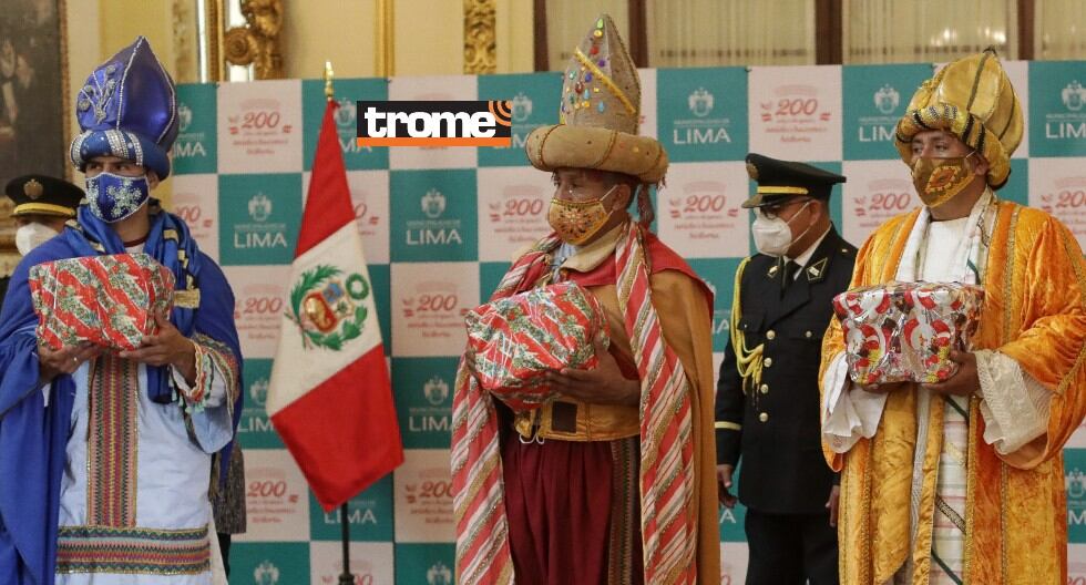 Policías realizan representación de la Bajada de Reyes en Lima. (Entrevista: Isabel Medina / Trome / Fotos: Britanie Arroyo)