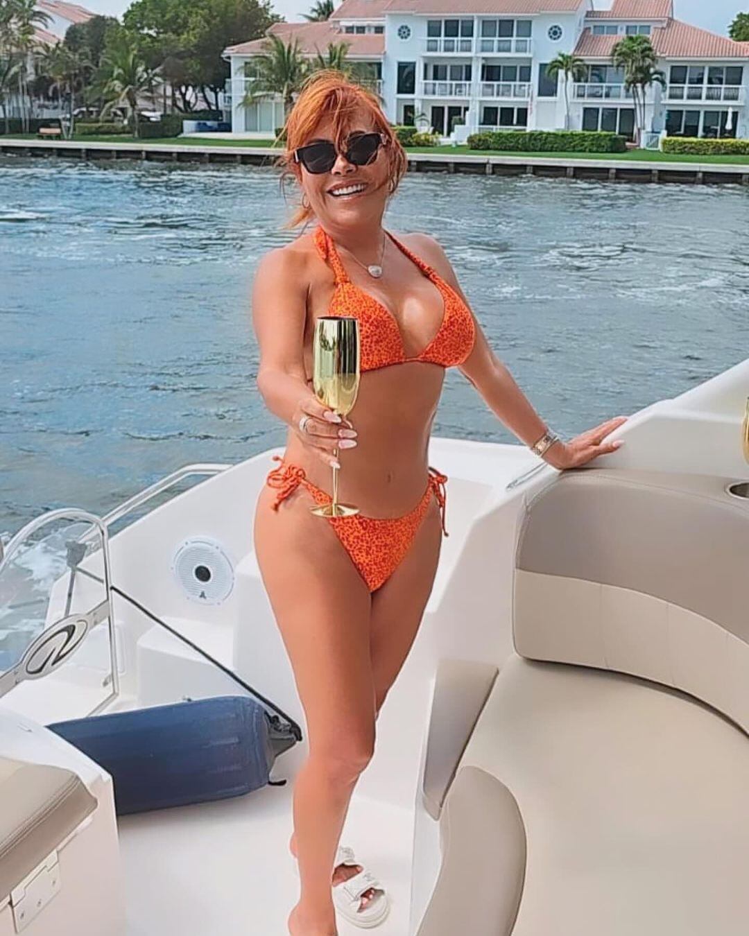 Magaly Medina luce espectacular silueta a días de cumplir 61 años.