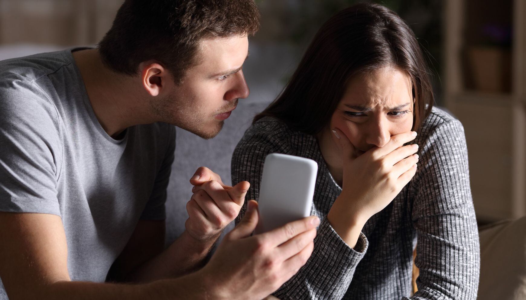 Responder a una infidelidad con otra solo genera más dolor y resentimiento: no sana la herida, la hace más profunda. Al final, ambos terminan perdiendo. Foto: Istock