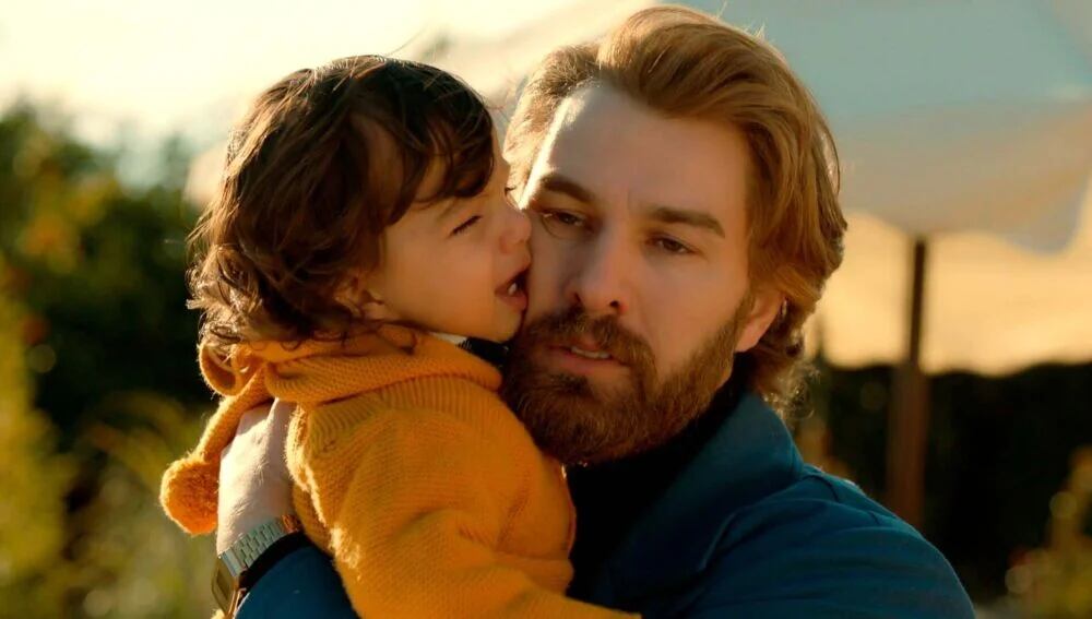 Hakan rescató a Kerem Ali y se lo entregó a Fikret en "Tierra amarga" (Foto: Tims & B Productions)