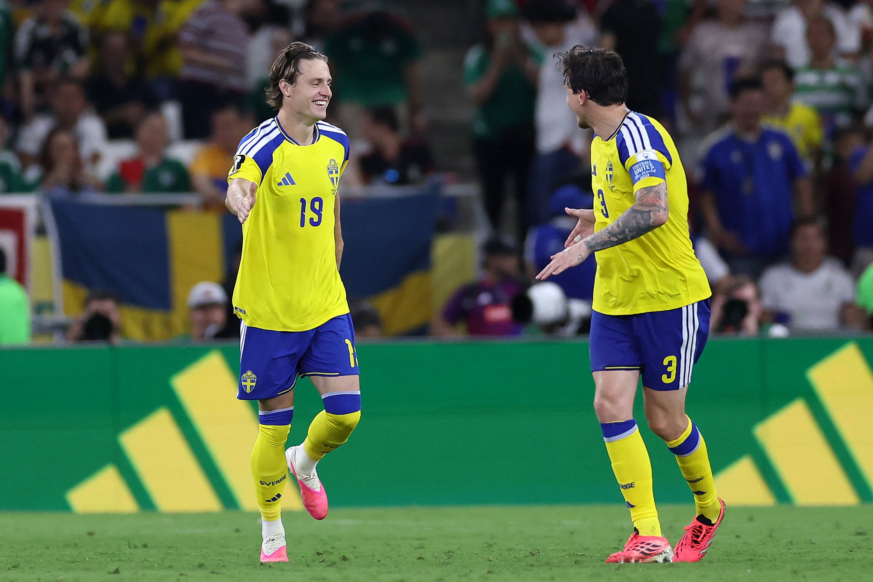 Suecia celebra su debut triunfal en el Mundial 2026. (Photo by Julio Cesar AGUILAR / AFP)