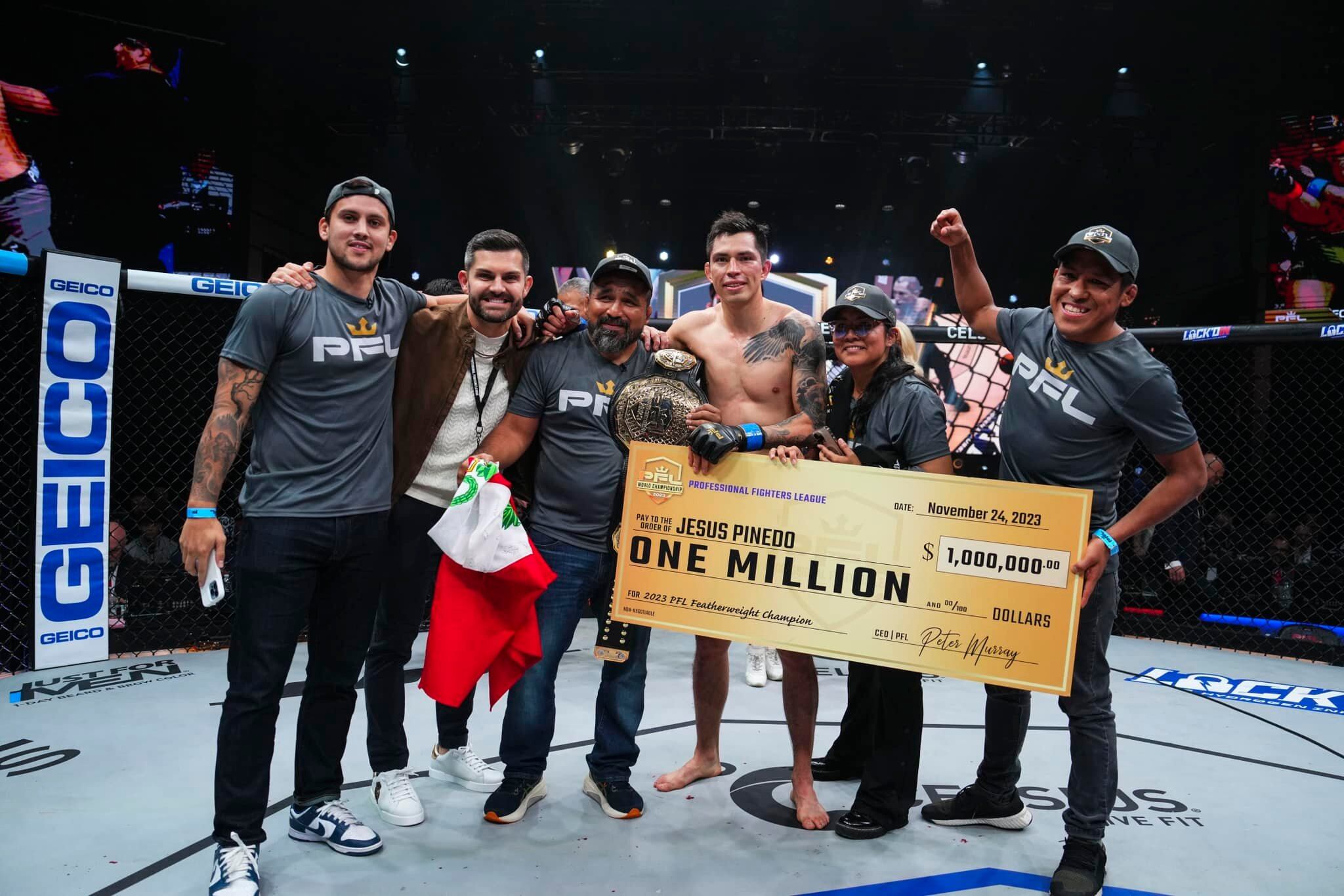 Jesús Pinedo y su equipo de PMAC. (Cooper Neill / PFL)