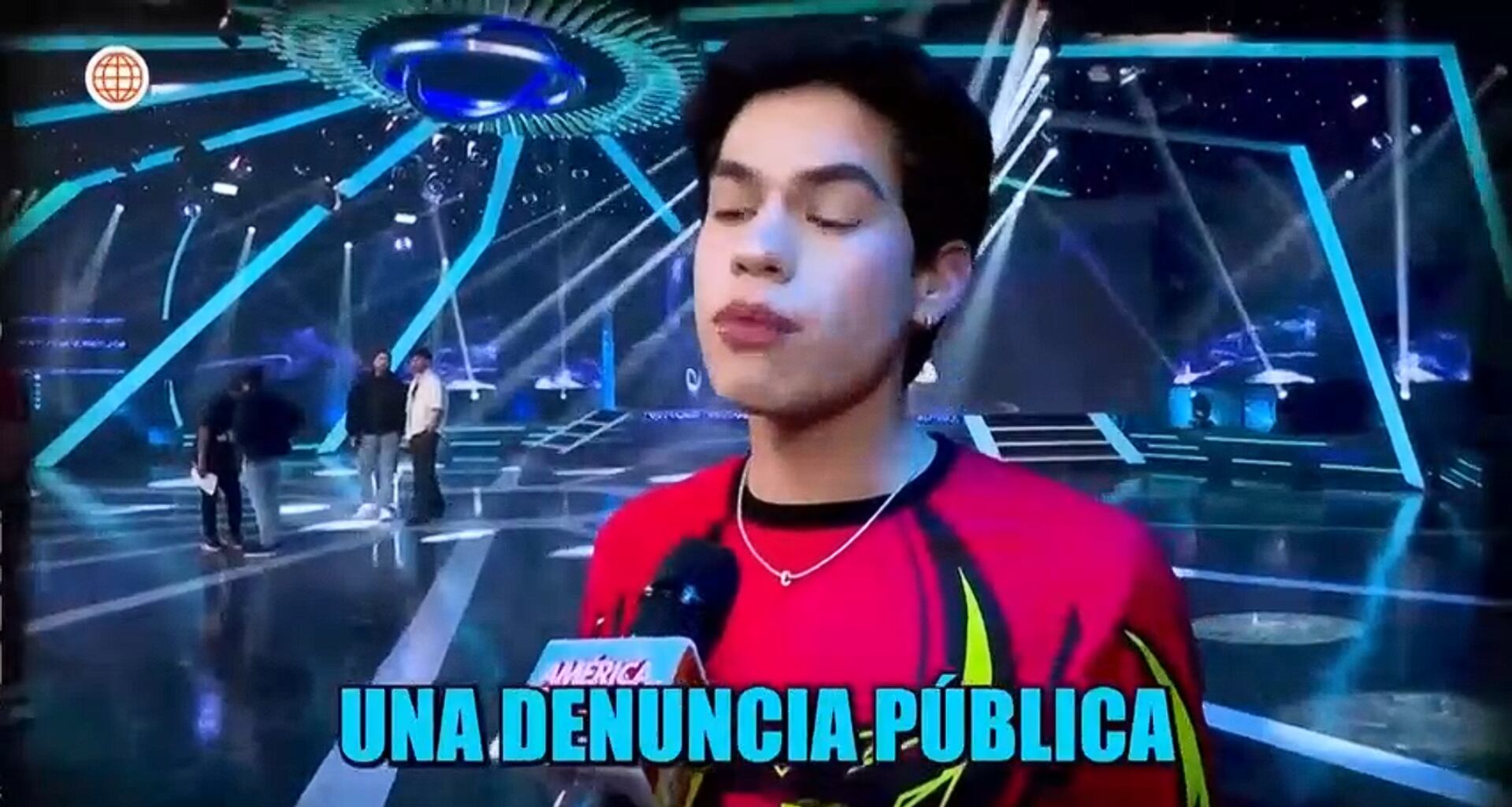 Tiktoker revela que fue discriminado en un restaurante. (Foto: América TV)