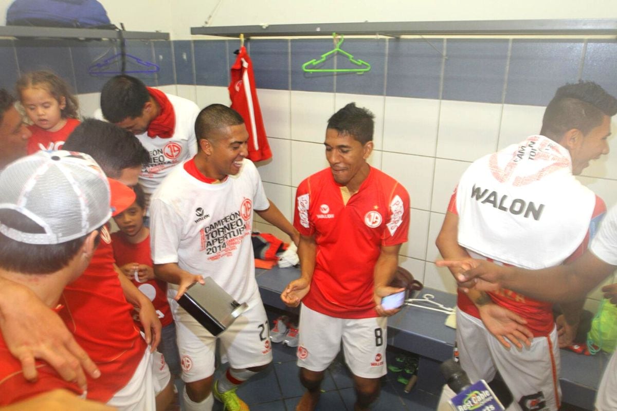 Juan Carlos Mariño no soportó ofensas del 'Checho' y lo dejó sangrando.