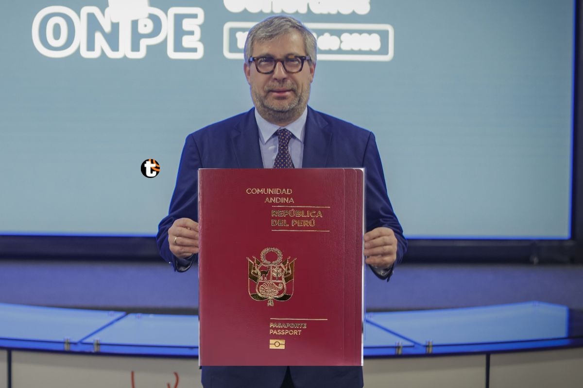 Piero Corvetto tiene tres pasaportes: Dos peruanos y uno italiano.