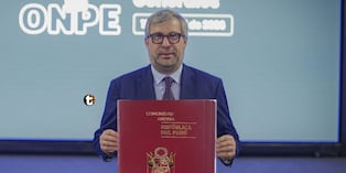 Piero Corvetto tiene tres pasaportes: Dos peruanos y uno italiano.