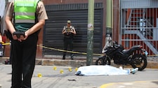 Chorrillos: Motociclista es asesinado de más de veinte balazos por sicarios en otra moto | VIDEO