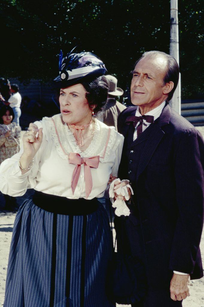 Katherine MacGregor y Richard Bull como Harriet y Nels Oleson. (Foto: NBC)