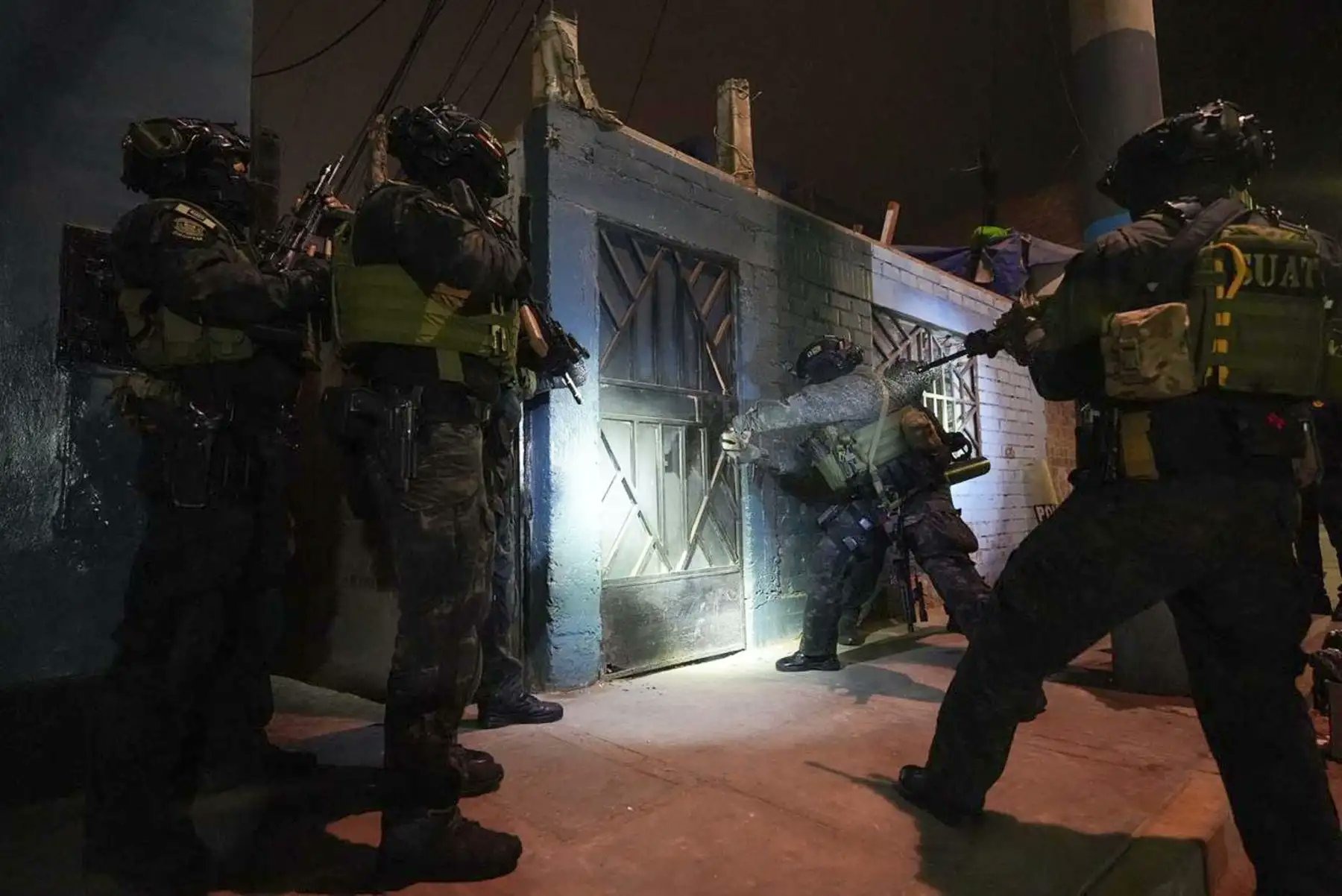 Megaoperativo policial permitió captura de banda. (Andina)