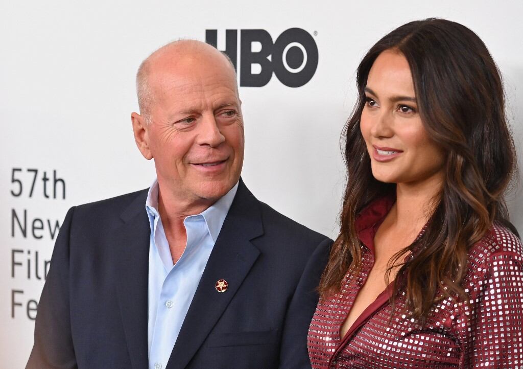 Bruce Willis junto a su esposa Emma Heming Willis en la premiere de "Motherless Brooklyn" en octubre de 2019 en New York City. (Foto: AFP)