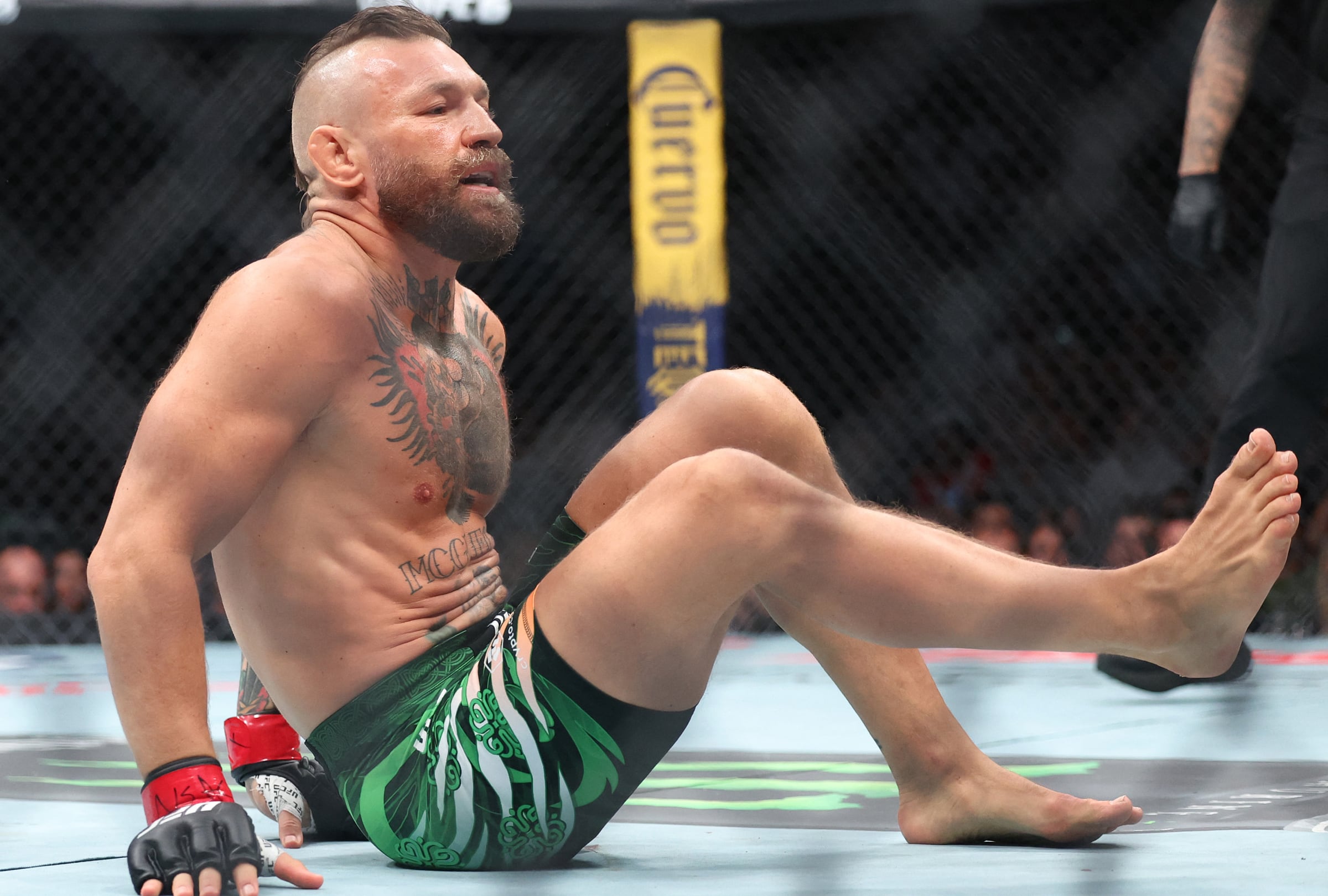LAS VEGAS, NEVADA (ESTADOS UNIDOS), 11/07/2026.- El combate entre McGregor y Max Holloway terminó de manera anticipada tras una lesión sufrida por el irlandés. FOTO DE IAN MAULE PARA AFP Y GETTY IMAGES