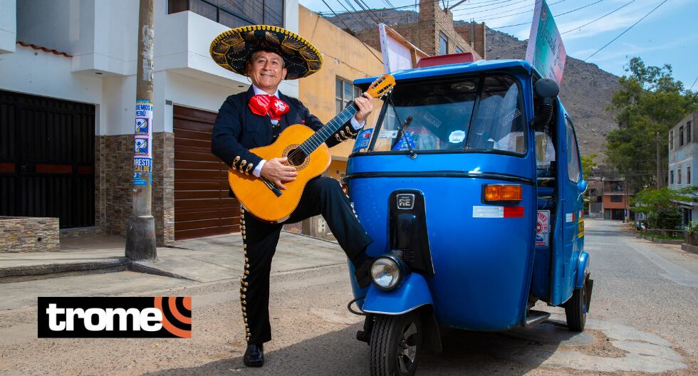 Padre de familia trabaja como mototaxista y mariachi