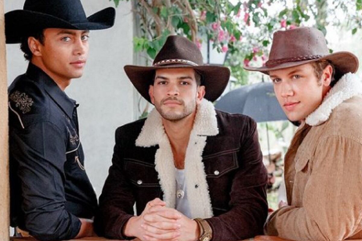 Sebastián Osorio, Bernardo Flores y Juan Manuel Restrepo serán los hijos de Juan Reyes y Norma Elizondo en la temporada 2 de "Pasión de gavilanes" (Foto: Telemundo)