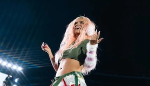 Karol G llora EN VIVO tras sufrir problemas técnicos en Guatemala