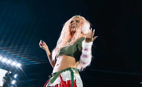 Karol G llora EN VIVO tras sufrir problemas técnicos en Guatemala