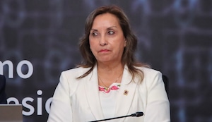 Dina niega la realidad y el clamor de los peruanos en Piqueítos de ‘El Búho’