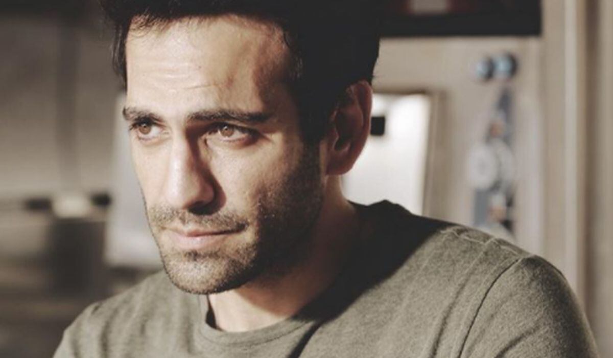 El actor Buğra Gülsoy en una fotografía para sus redes sociales. (Foto: Buğra Gülsoy / Instagram)