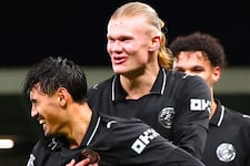 Manchester City gana 5-4 a Fulham, se acerca al Arsenal y Haaland rompe récord en Premier League