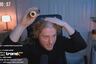 Streamer de Twitch descubre un hoyo en su cabeza tras afeitarse y queda en shock